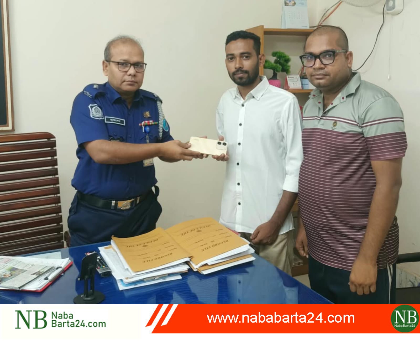 হারানো মোবাইল উদ্ধারে মধুখালী থানার এএসআই শরীফুলের সাফল্য, উদ্ধার ৬২টি
